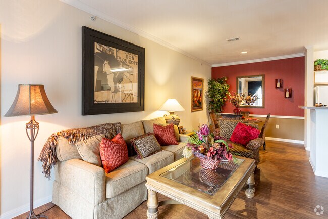 2 HAB, 2 BA - 1,040 ft² - Mission Ranch Apartments