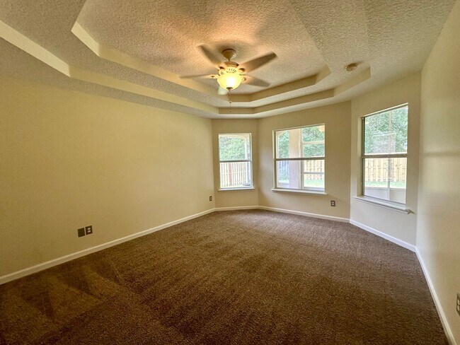 Building Photo - Renovated, Spacious Home in Mandarin!