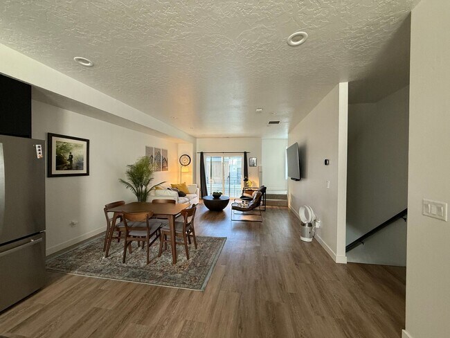 Foto del edificio - Charming 2BR Townhome in Centerville