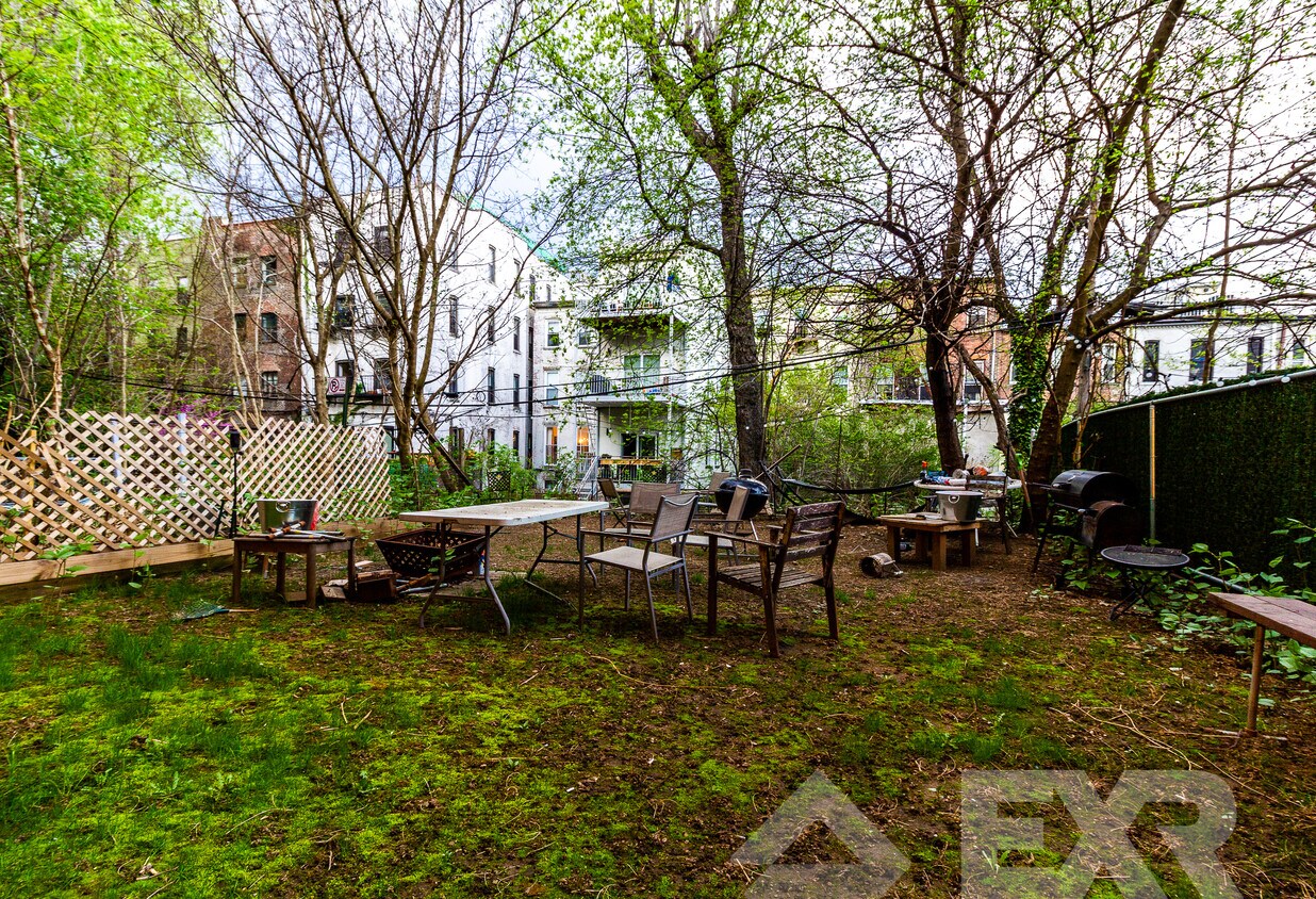 Building Photo - 469 Park Pl