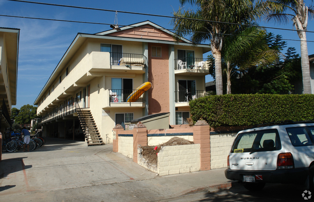 Building Photo - The Laguna Apartments