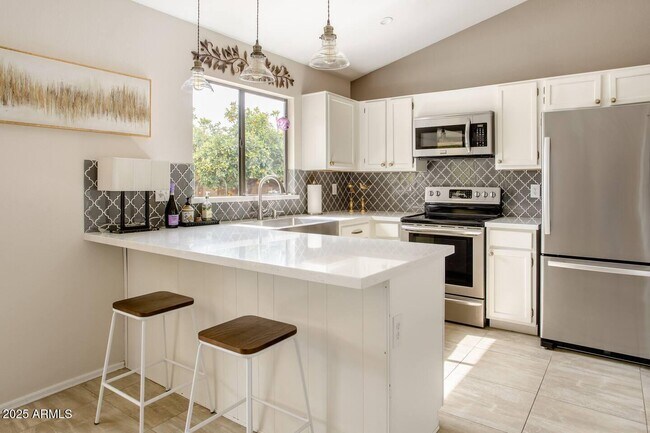 Foto del edificio - 6533 E Grandview Dr
