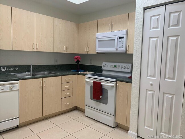 Foto del edificio - 2801 Riverside Dr