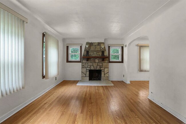 Sala de estar - 806 Elsworth Pl