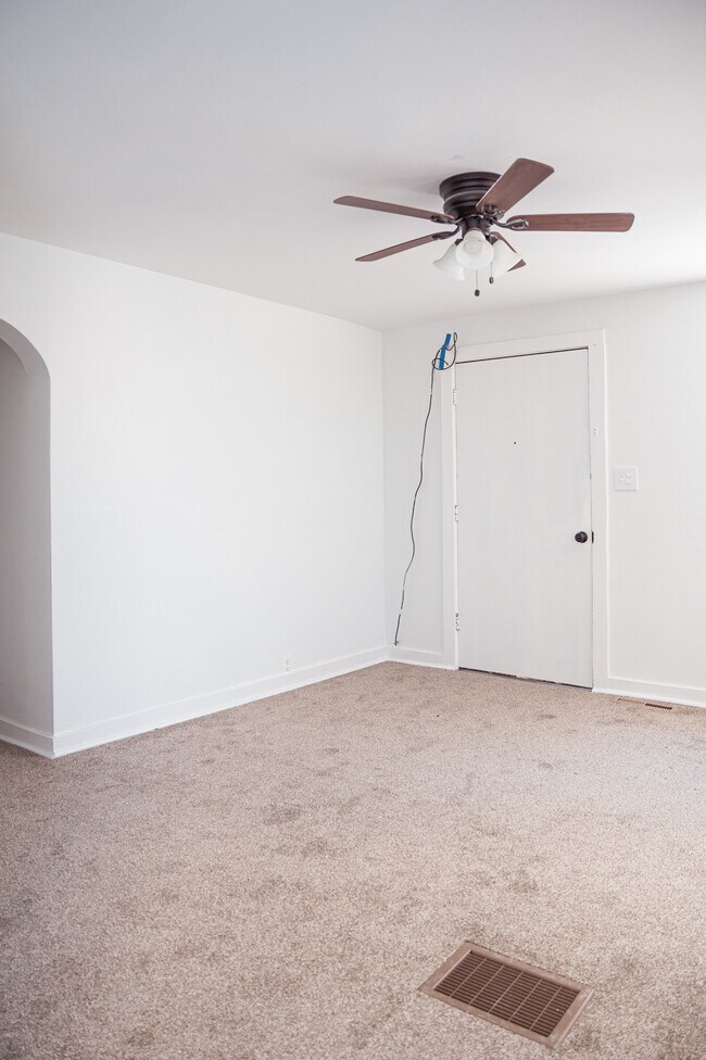 Front Door/LR - 106 Cedar Ave