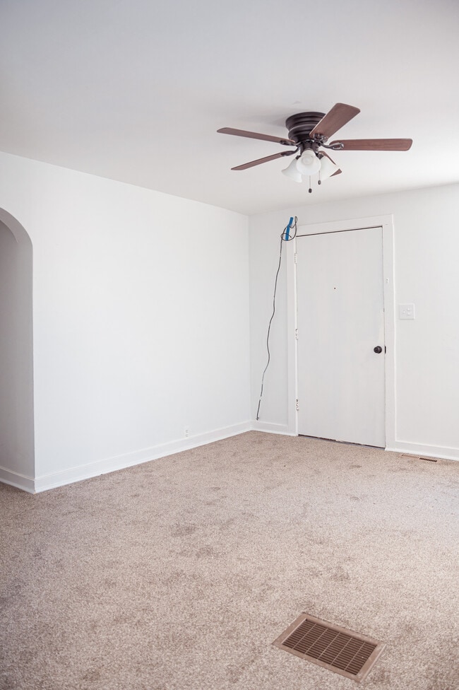 Front Door/LR - 106 Cedar Ave