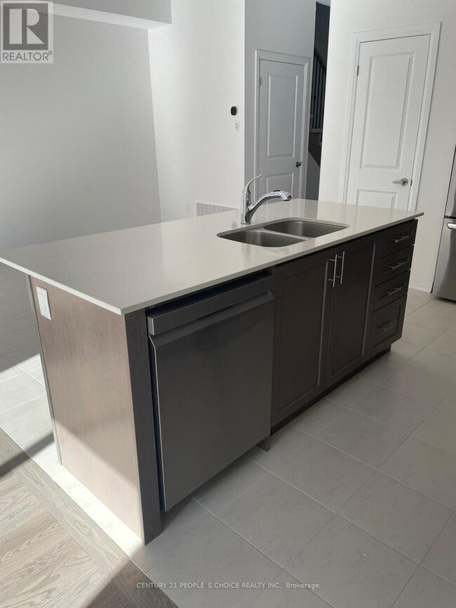 Building Photo - 913 Douro St