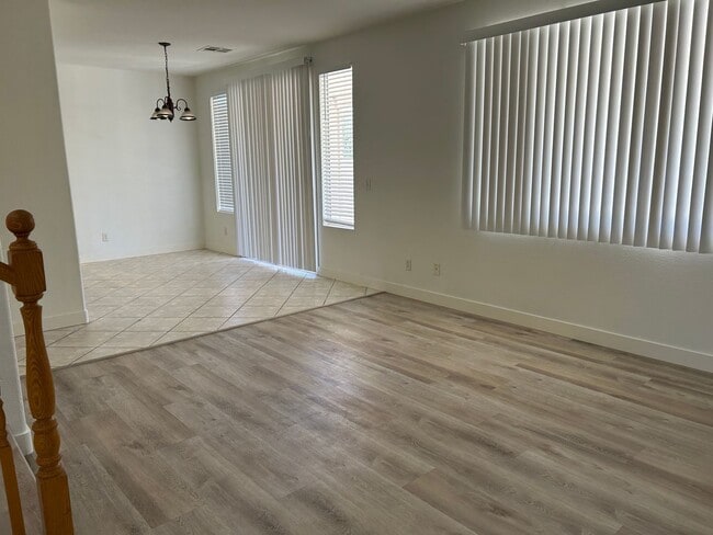 Building Photo - Your Perfect Home Awaits! 4 Bedrooms, Spacious Yard & More