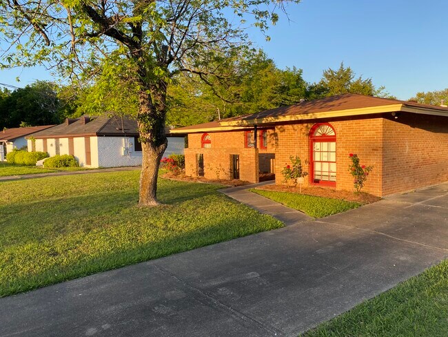 Foto del edificio - 430 Green Leaf Dr