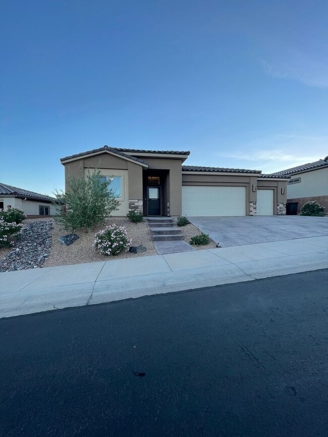 Foto del edificio - Home in Hayden Estates 3 bedroom, 2 bath with a 3 car garage