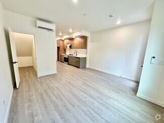 Building Photo - 1306 NE 46th Ave