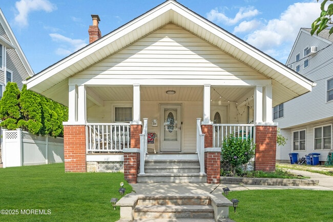 Building Photo - 1705 A St