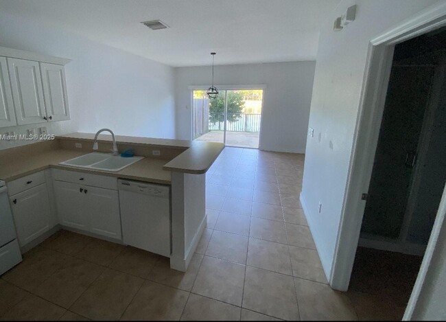 Foto del edificio - 9283 SW 219th St