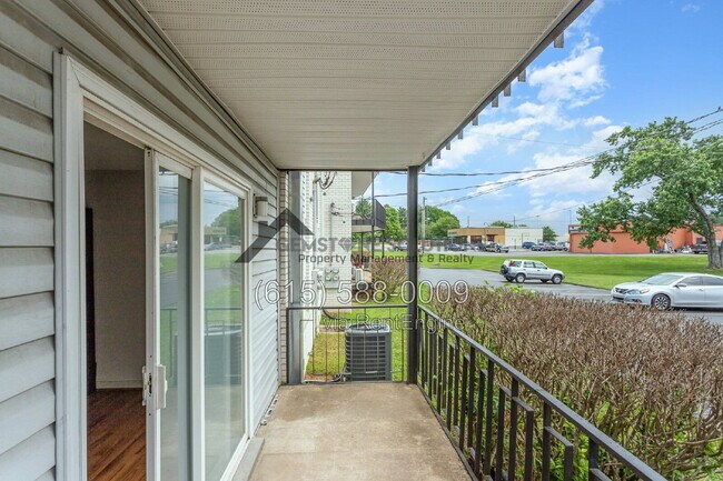 Foto del edificio - 613 Hillsboro Rd
