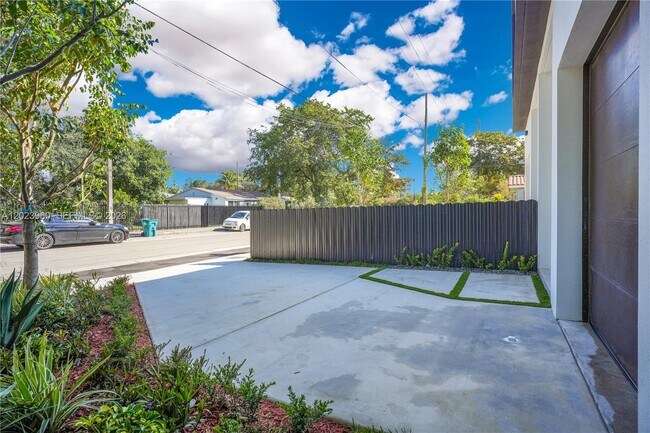 Building Photo - 5116 NW 3rd Ave