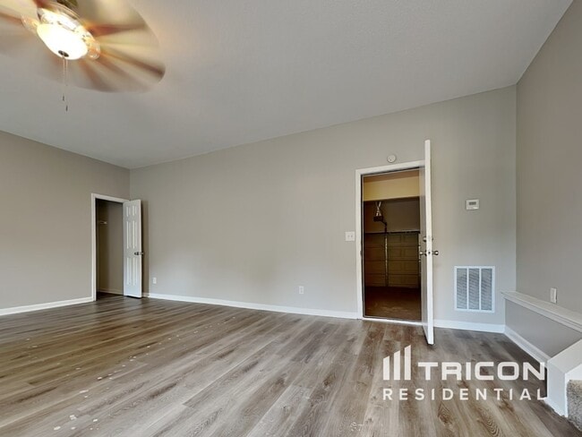 Building Photo - 718 Fletcher Dr
