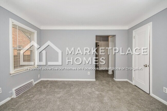 Building Photo - 16086 Carlisle Dr
