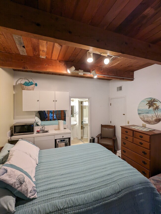bed - 534 Cathedral Dr