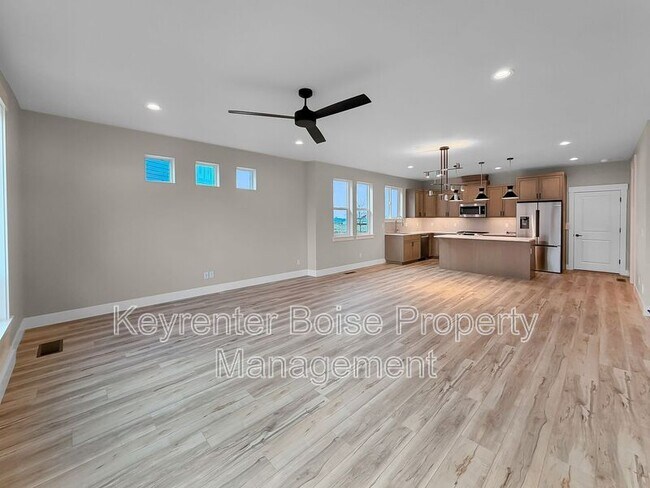 Foto del edificio - 6234 N Holly Spgs Ln