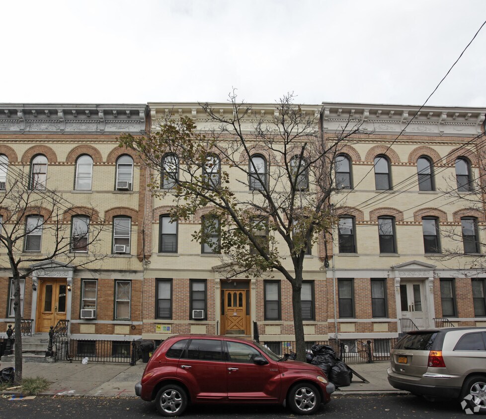 Building Photo - 1865 Madison St