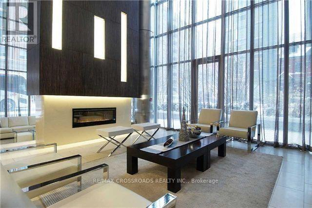 Building Photo - 320 Richmond St E