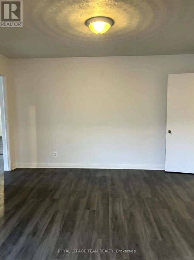 Photo du bâtiment - 187 Bradley Ave