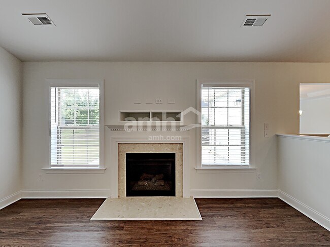 Building Photo - 4404 Johnstown Dr