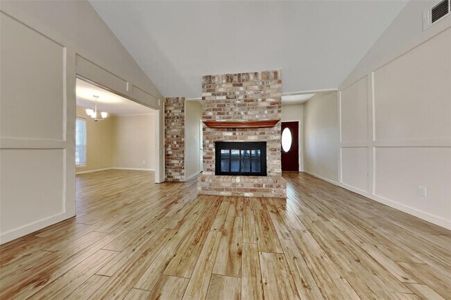 Building Photo - 2915 Woodland Grove Dr