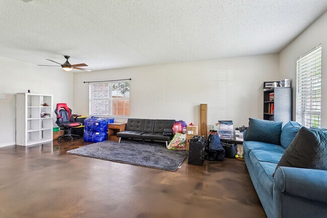 Building Photo - 3001 Meadow Lake Dr E