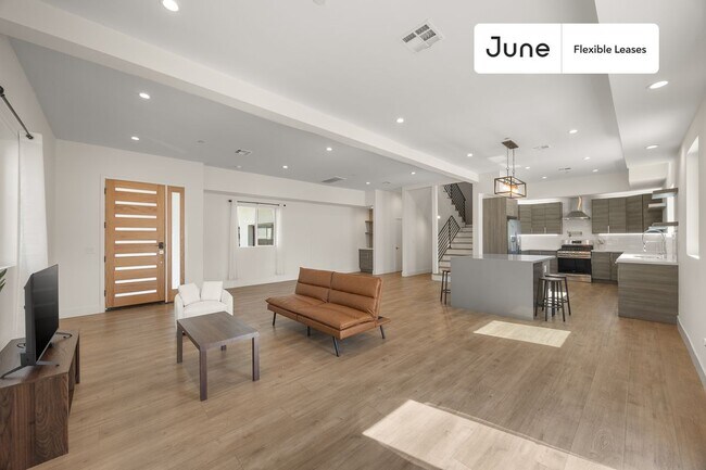 Building Photo - 5637 Riverton Ave