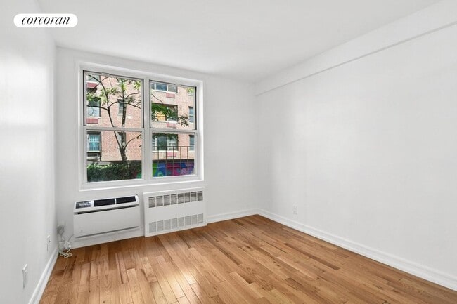 Building Photo - 401 W 56th St