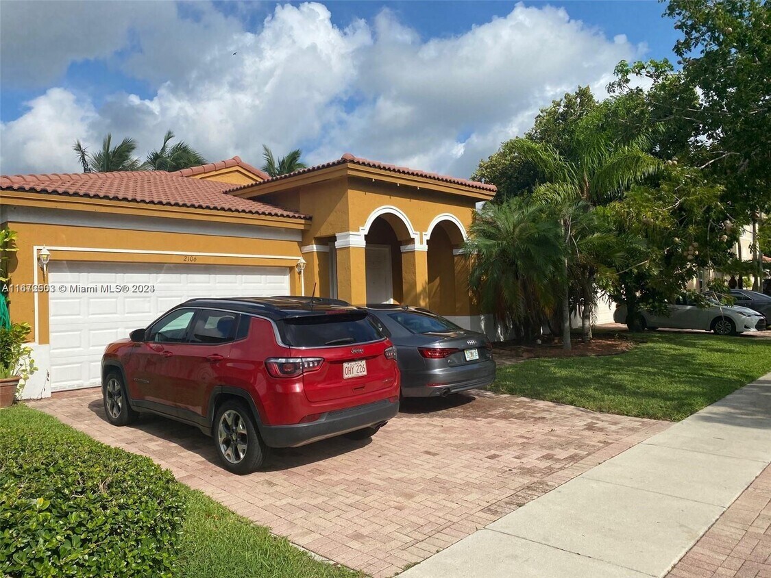 Foto principal - 2106 NE 40th Ave