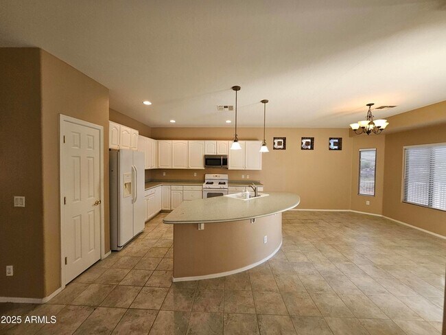 Foto del edificio - 42593 Abbey Rd