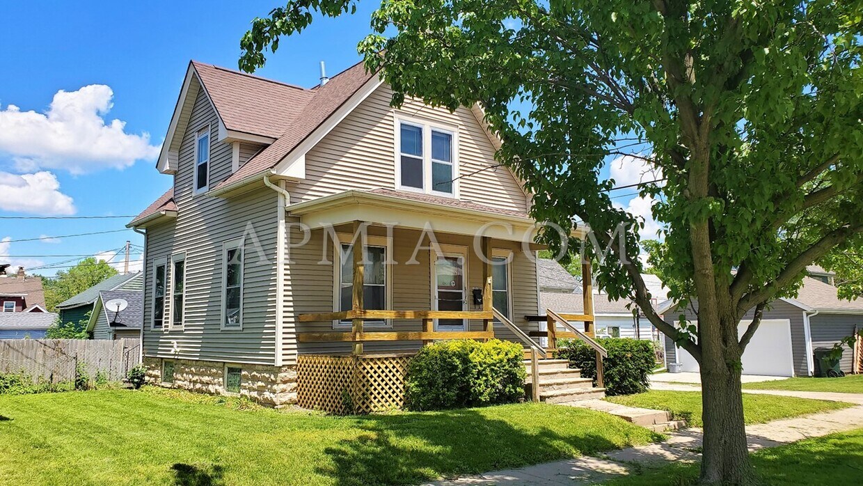 Primary Photo - 718 10th Ave SW