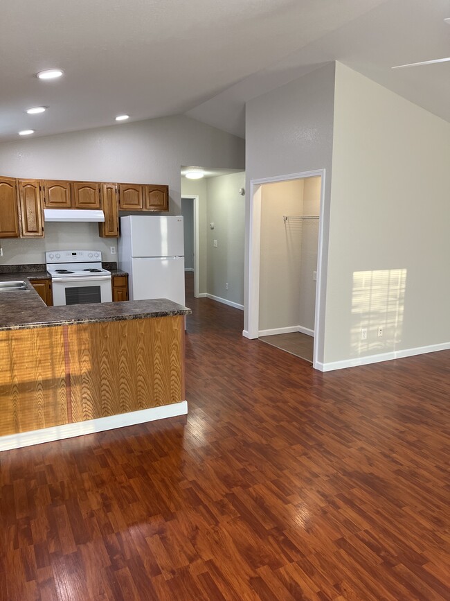 Building Photo - 135 Mockingbird Ln