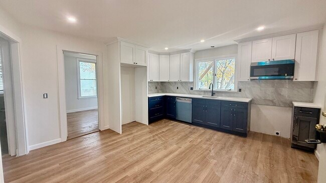 Foto del edificio - 225 Pleasant St