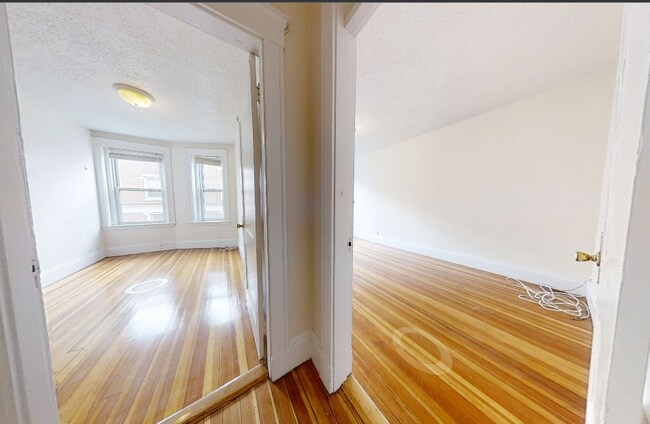 Building Photo - 433 Cambridge St