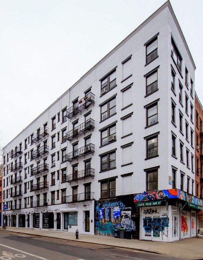 Foto principal - 441-447 E Ninth St