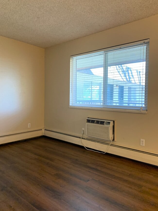 Building Photo - Top Floor Condo in Southeast Denver 2 bed ...