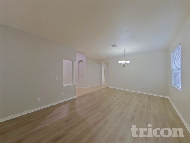 Building Photo - 420 Kings Path Dr