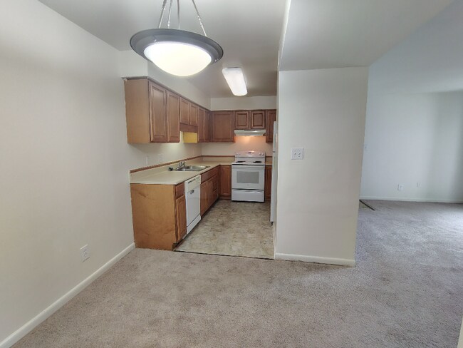 Foto del edificio - 600 Reusens Rd