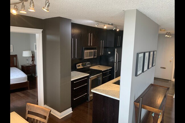Photo du bâtiment - 10883 Saskatchewan Dr NW
