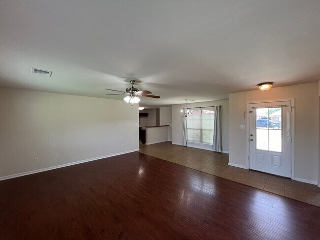 Building Photo - Livingston Trace Gem