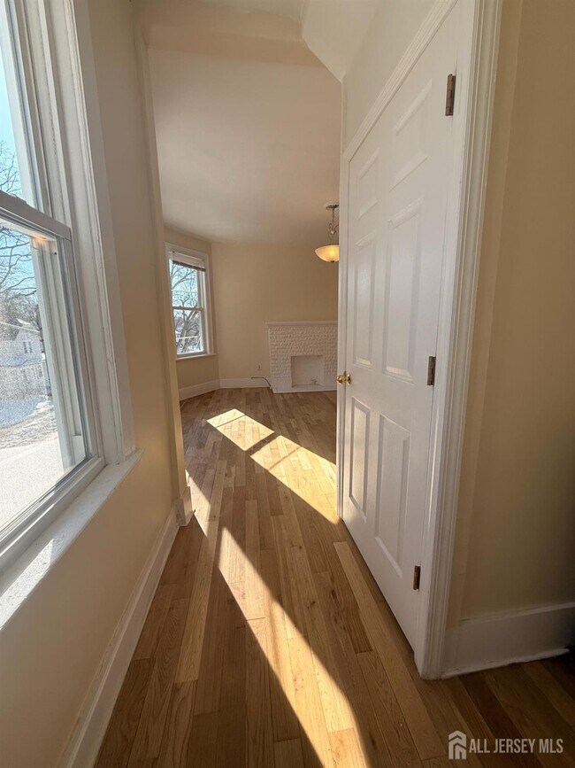 Foto del edificio - 67 Girard Ave