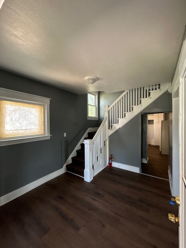 Building Photo - 403 N Independence Ave