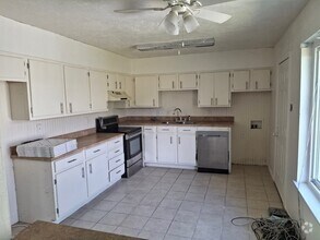 Building Photo - 1405 La Fonda Cir