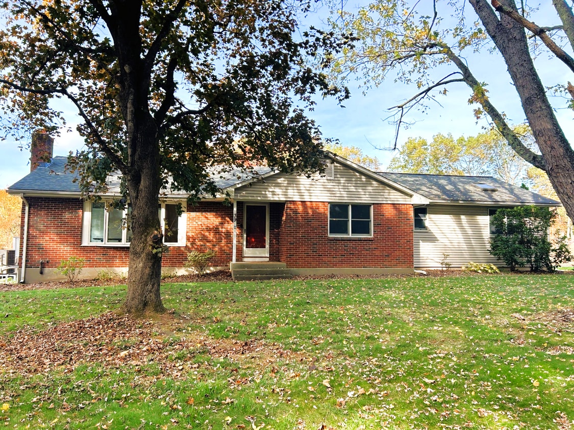 Photo - 39 Jackson St (Avon, CT)