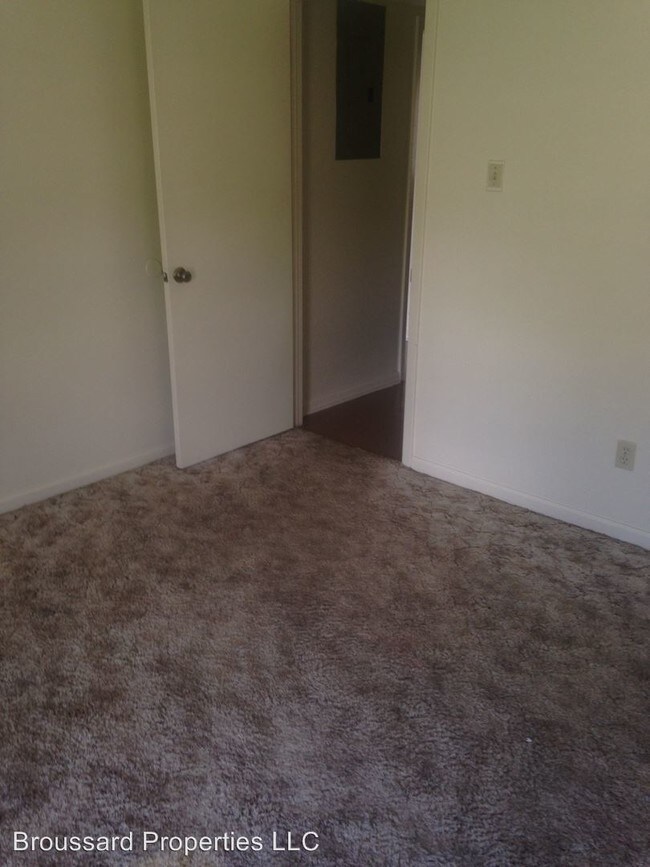 Building Photo - 113 Cantal Dr