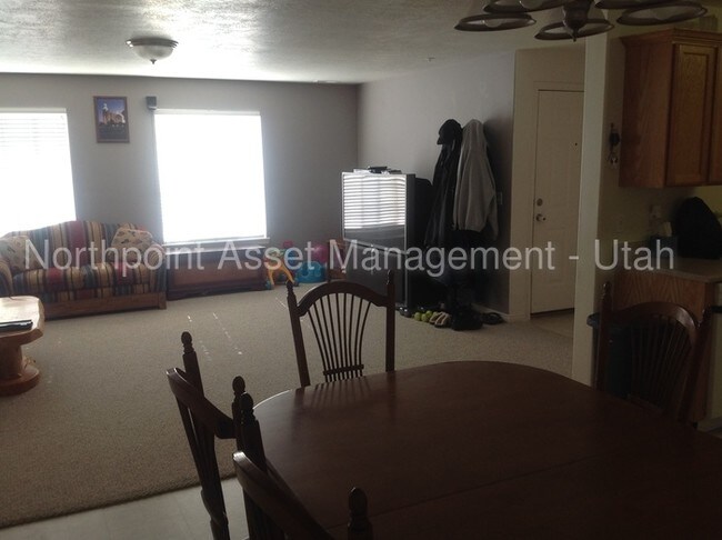 Building Photo - Eagle Mountain Condo