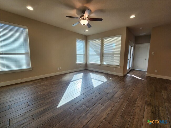 Building Photo - 750 Milestone Pk